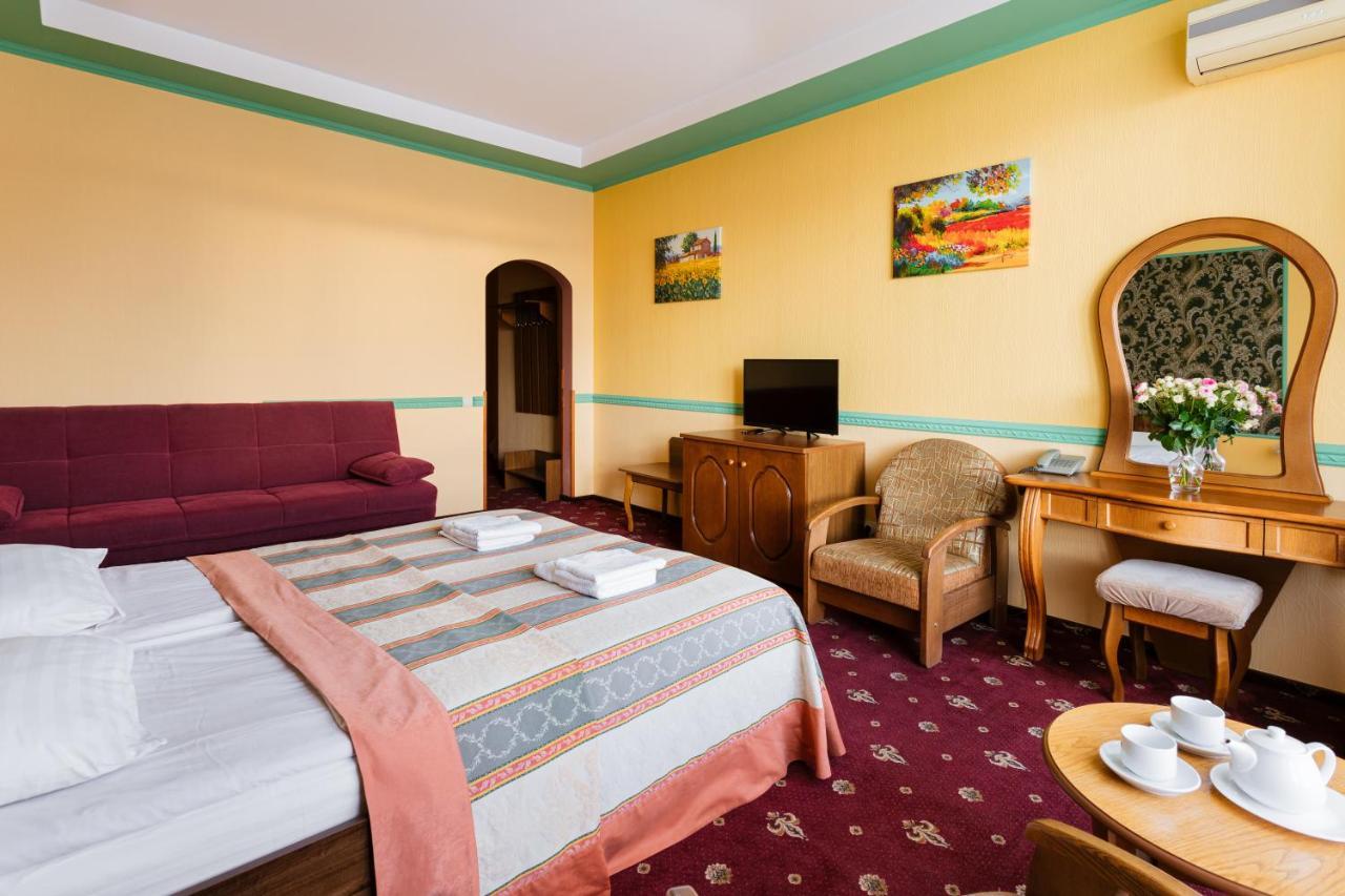 Tiso Apart Hotel Kiev Bagian luar foto