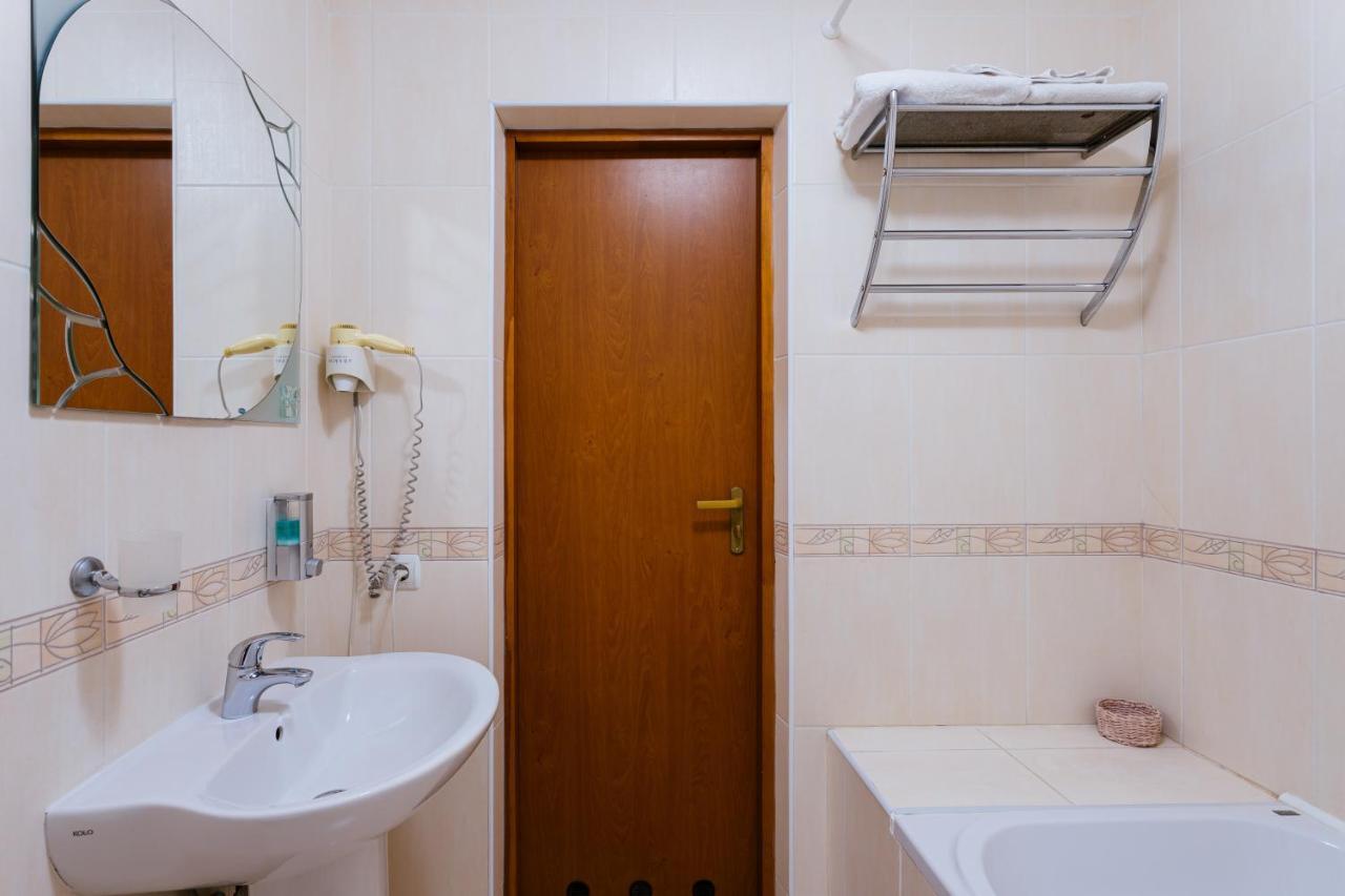 Tiso Apart Hotel Kiev Bagian luar foto