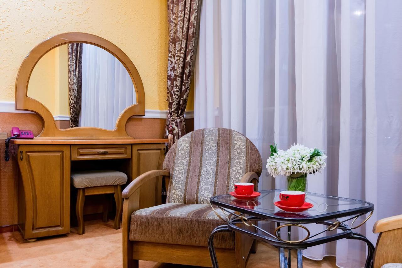 Tiso Apart Hotel Kiev Bagian luar foto